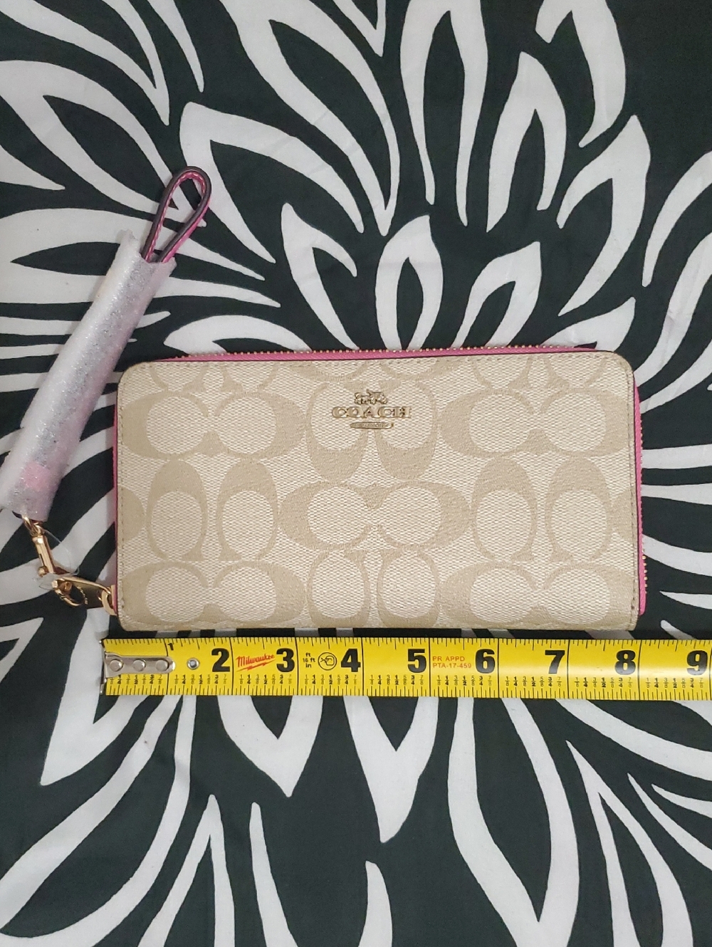 Coach Beige Signature Zip Wallet with Pink Trim and Wristlet - Picture 5 of 7